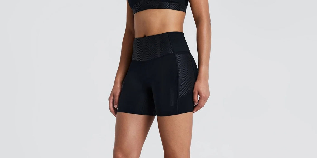 WOMEN STAMINA-V THRESHOLD 5" HIGH WAIST COMPRESSION SHORTS - BLACK