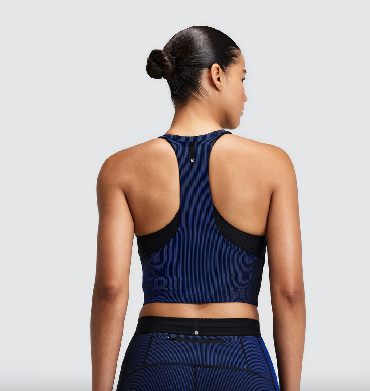 WOMEN STRIPED CADENCE ZIP FRONT T-BACK RACE CROP - BLACK / BAUHAUS BLUE