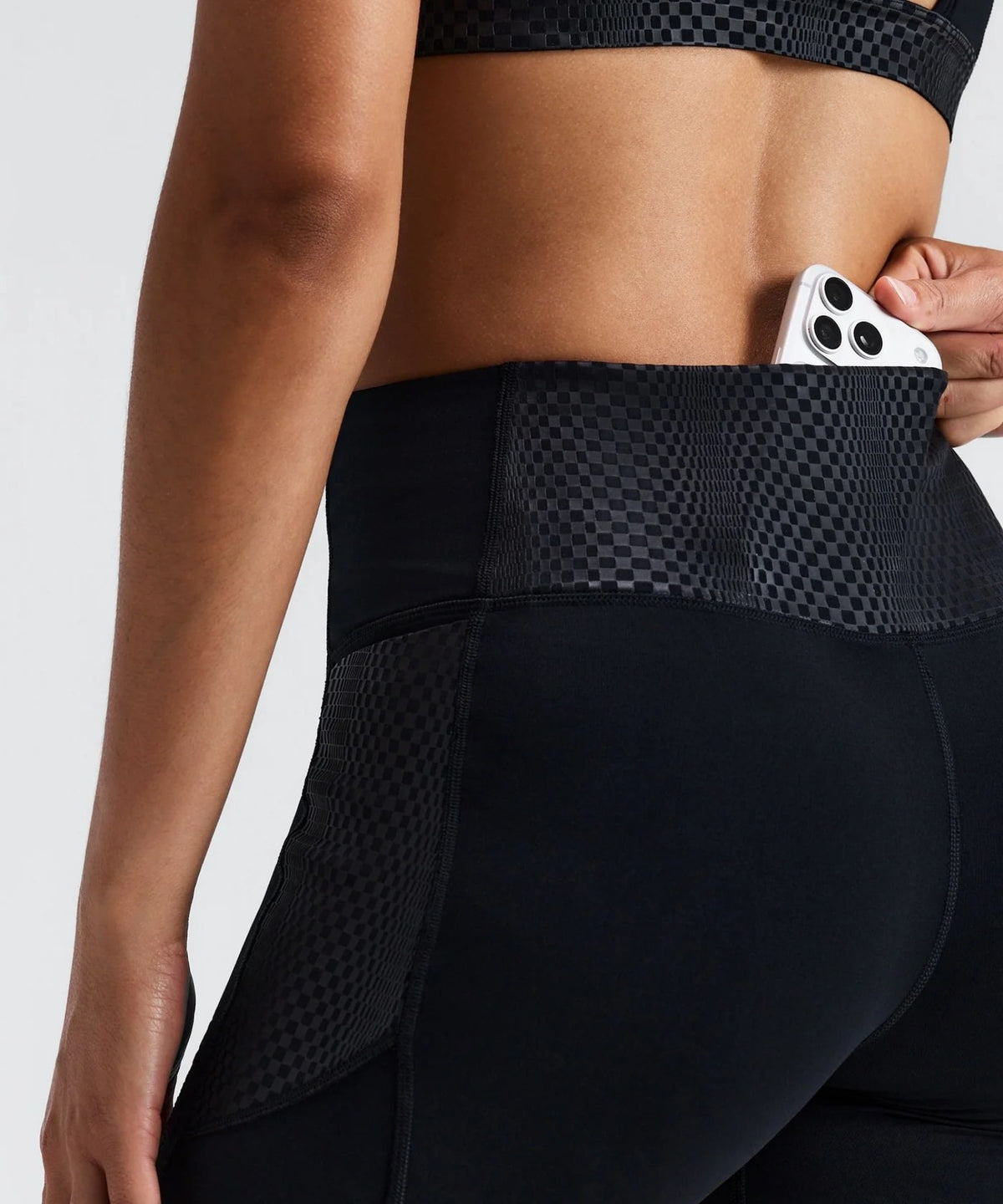 WOMEN STAMINA-V THRESHOLD 5" HIGH WAIST COMPRESSION SHORTS - BLACK